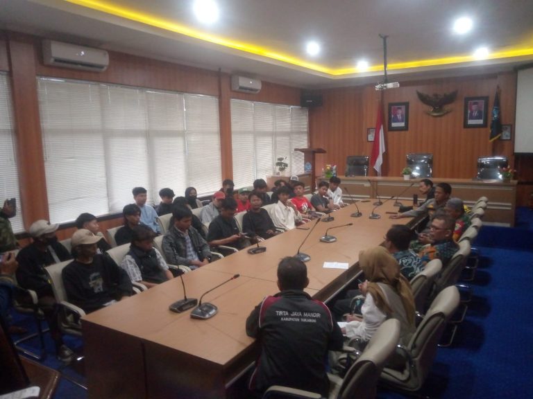 de9c7687-3b22-43f7-8b4a-6dde60f16297