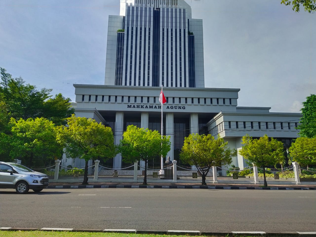 70b3f1d6-c4dd-427d-94da-f649bfaca03d