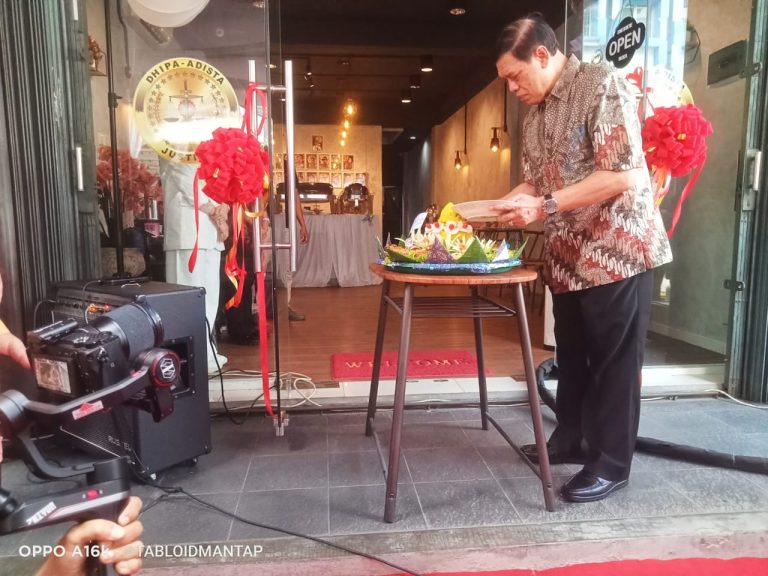 Pendiri DHIPA ADISTA JUSTICIA Laksamana (P) Tedjo Edhi Purdjiatno Resmikan Kantor Hukum DAJ Cabang Kelapa Gading