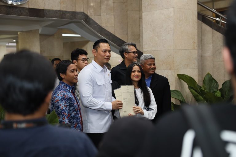 76ea4153-e8de-4da2-a907-d0d650fff6d9