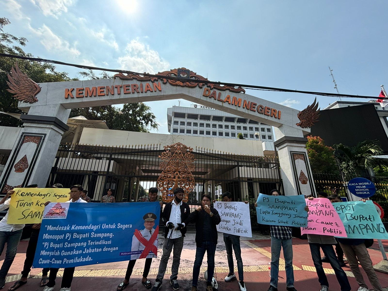 b4e1f317-6e9c-4de2-8bb2-c283ff4c1282