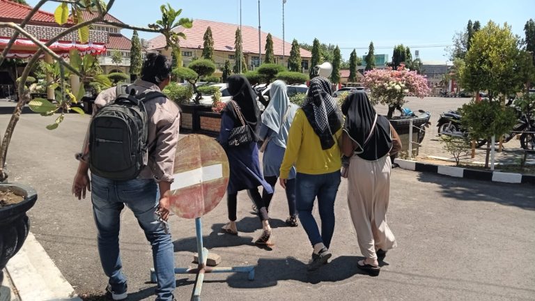 3ba28ece-4e77-4f59-81a1-595c77e1e3fc