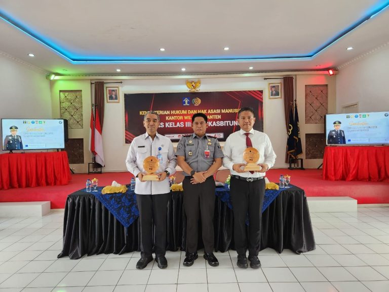 0861ecf3-fbff-49e9-b39b-0a38665d42a1