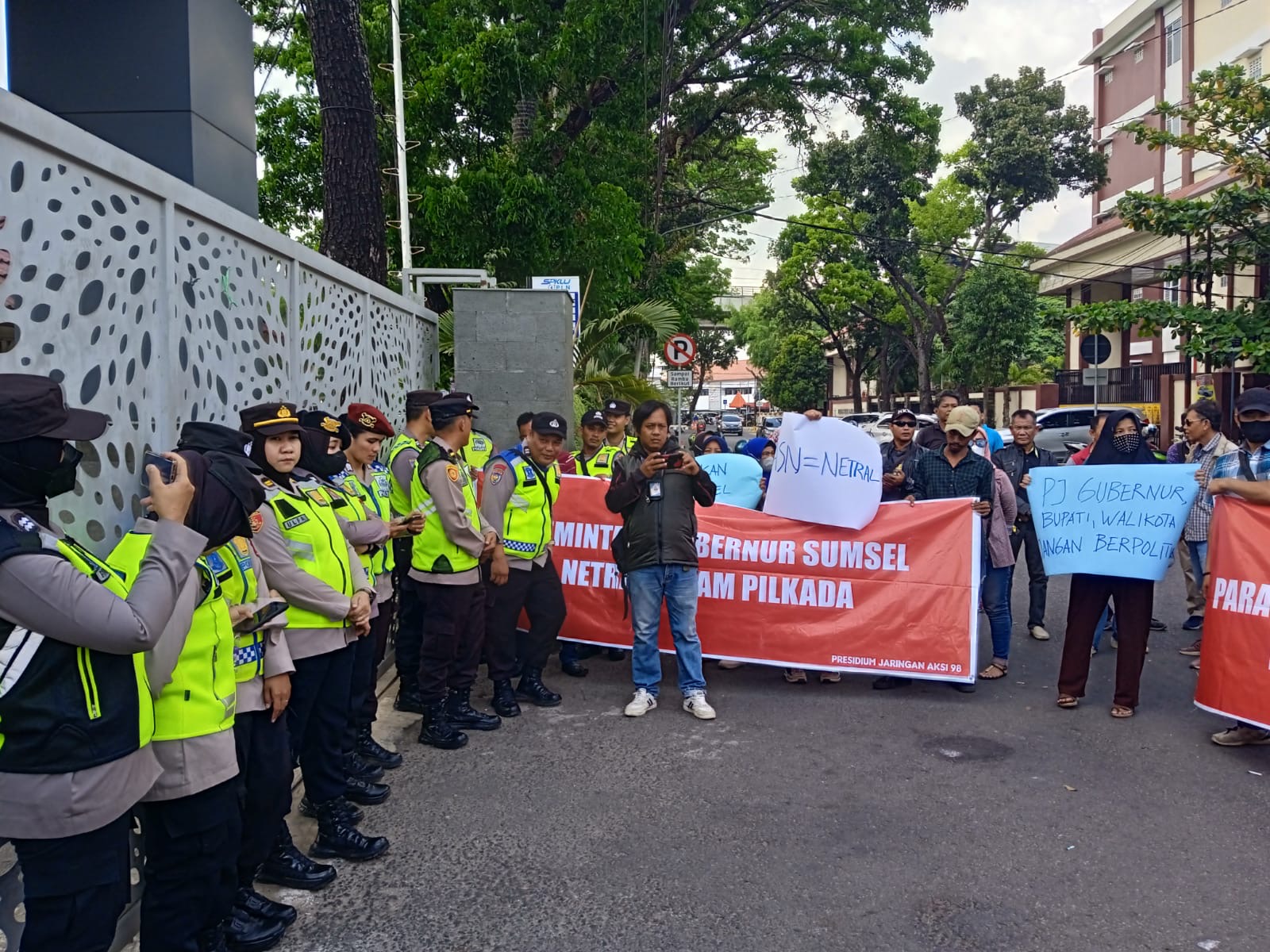 9ad7df0a-1d99-4c95-b2f1-e227c914db62