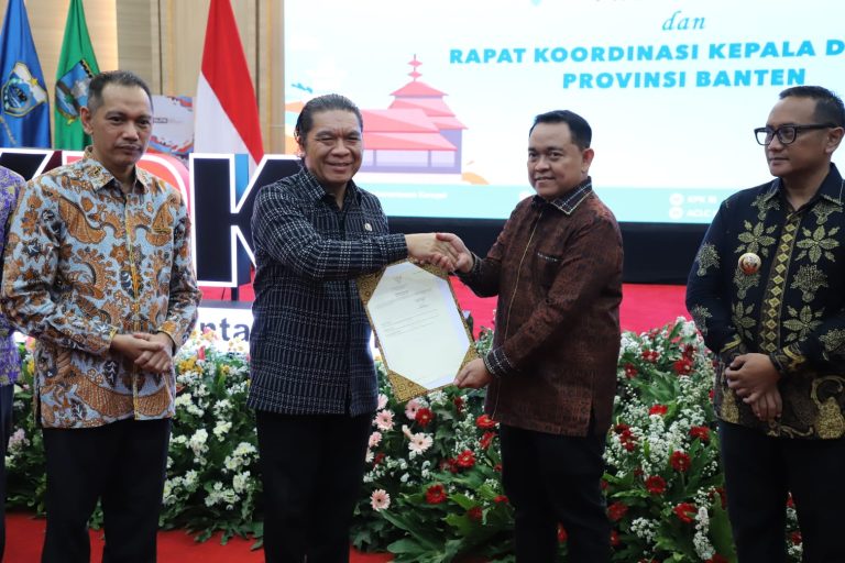 e7ce85bf-9a3c-41c9-9a79-35b2633c5b4f