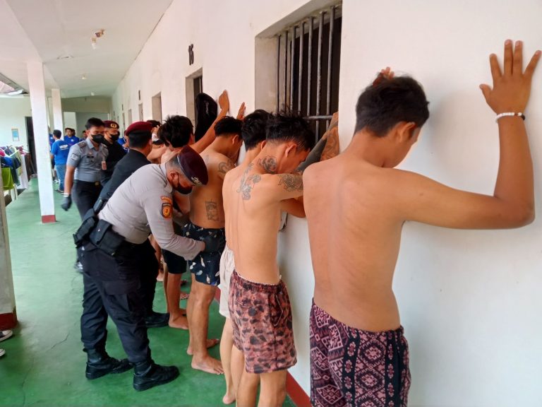 f77b6e35-40da-4b41-b929-dc2b511cf076