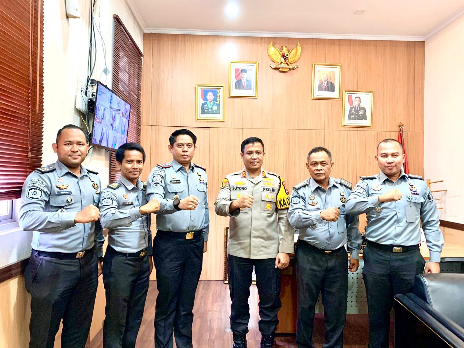 f93c46f9-4f5d-44e8-8ab4-d4c4a304f07c