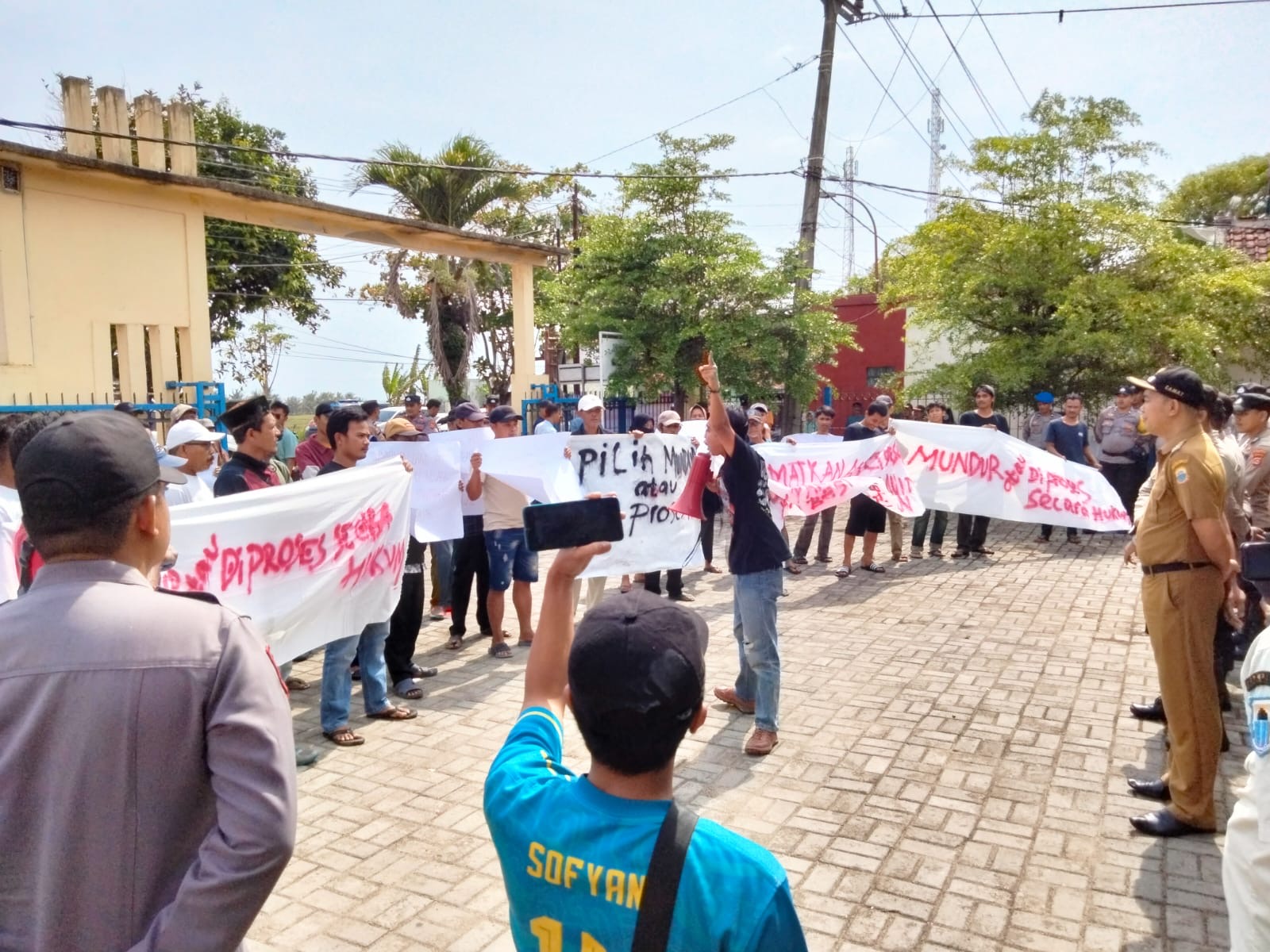 016e640a-5bb2-45c4-9bb6-e9956d840a41