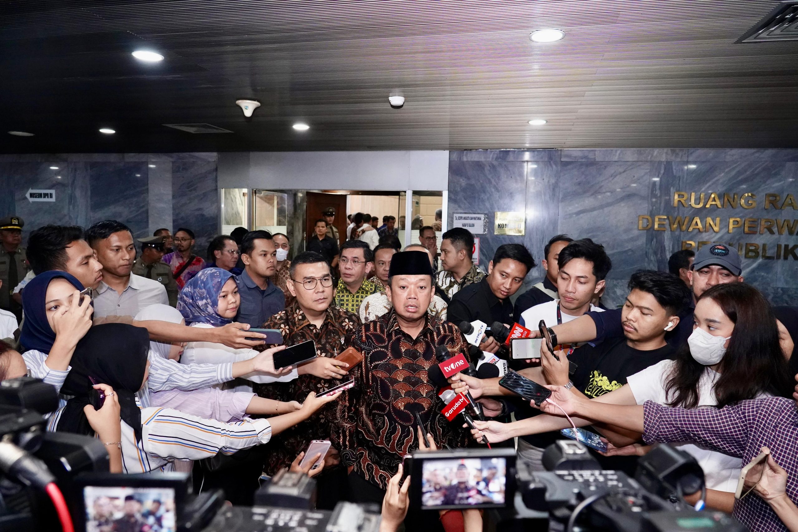 2f86c9de-538a-434c-9146-b2fad1295758