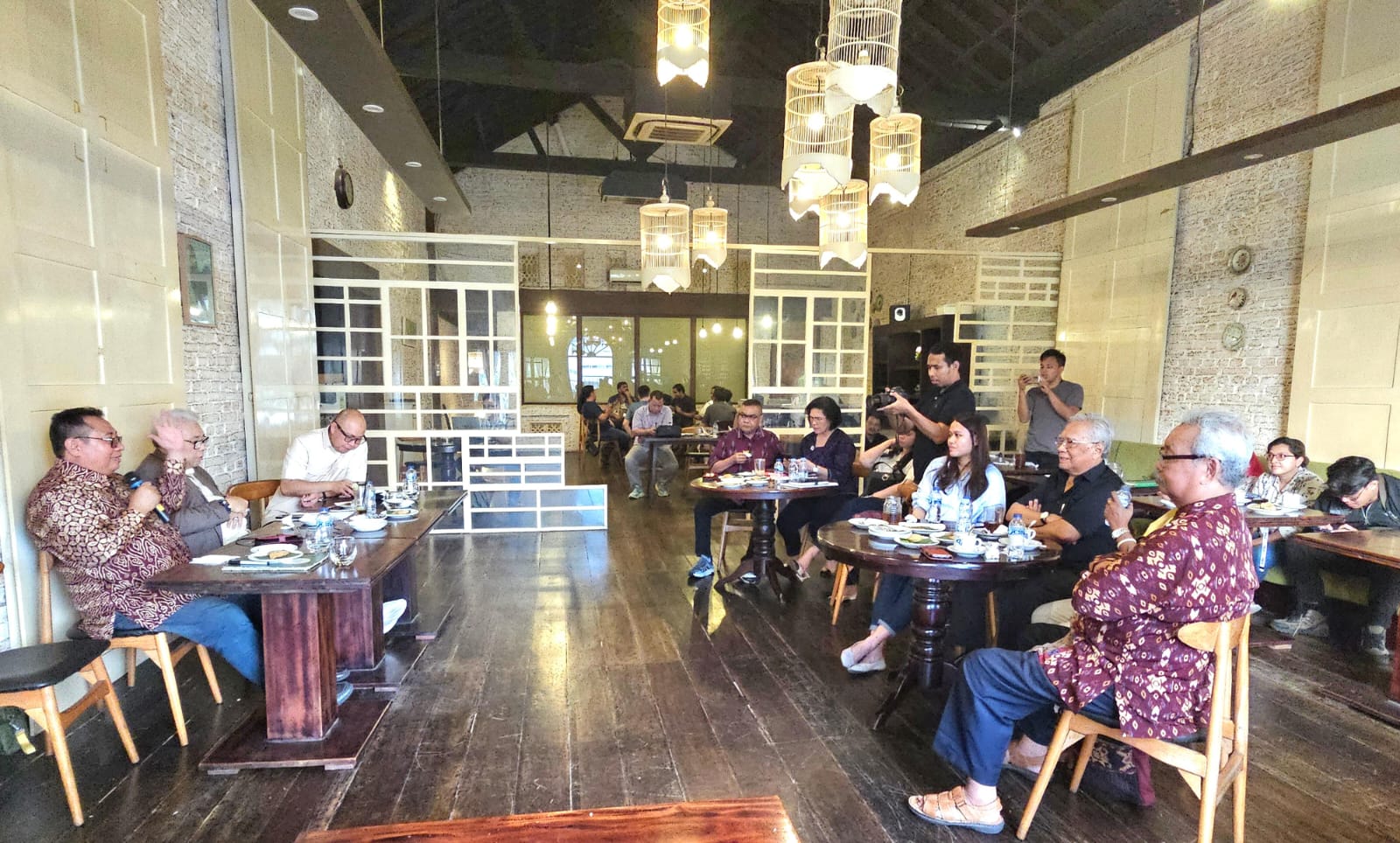 8483bdbc-00cb-444b-b3e2-b4662f40f110