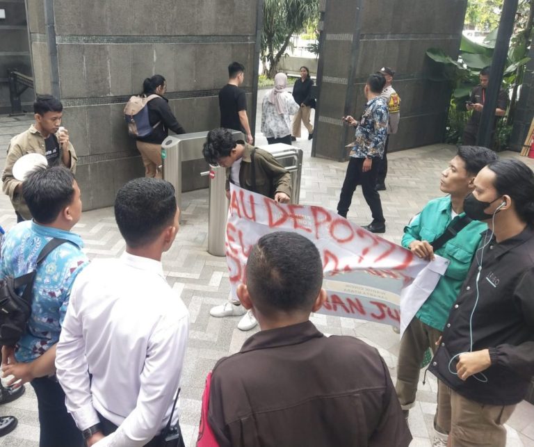 2176c15f-1616-4ebf-a8bb-9a08811a6ec9-scaled-e1733095600256