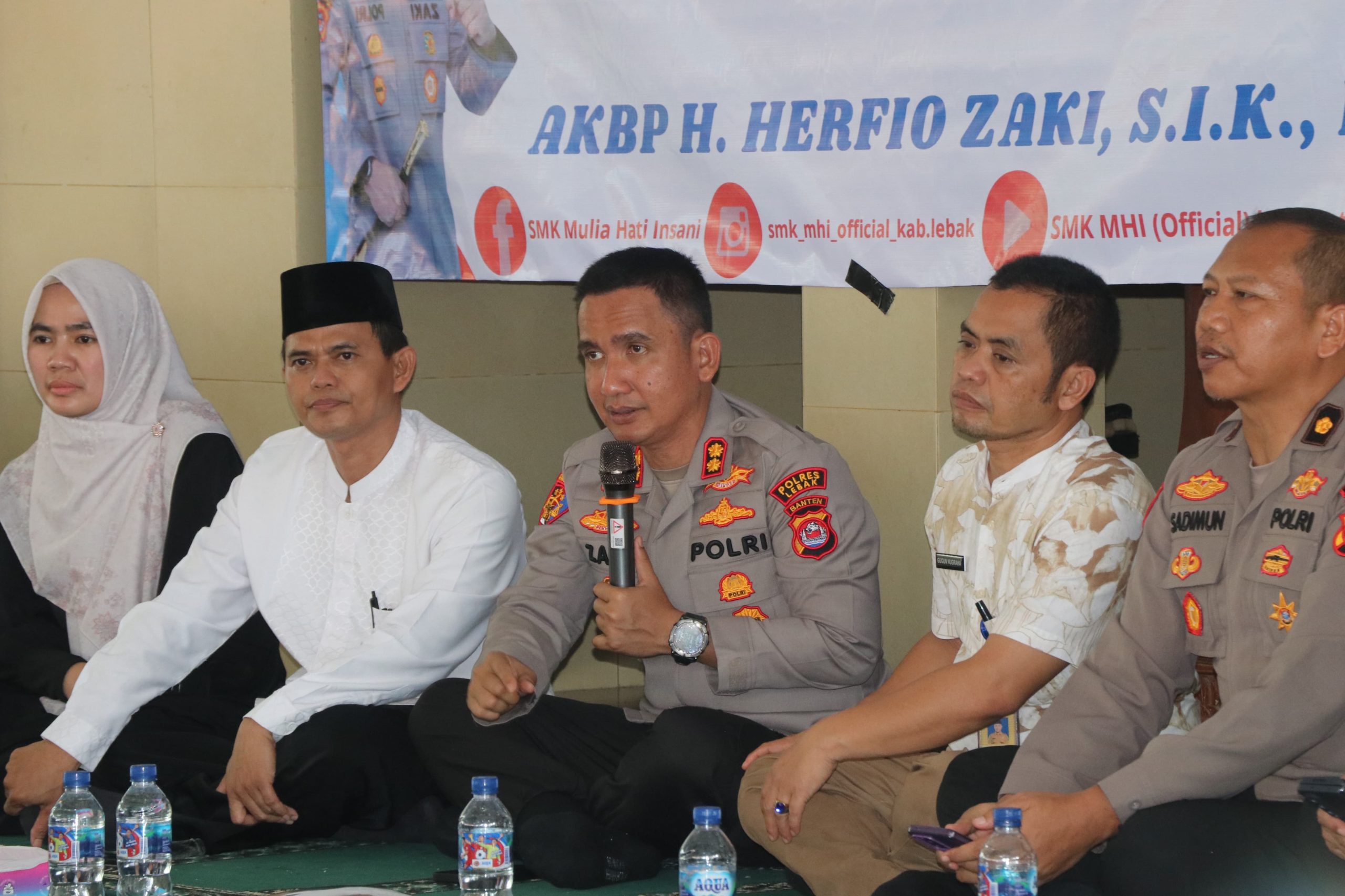 0bb836ac-35c6-4b37-b3ba-d3090d56663f