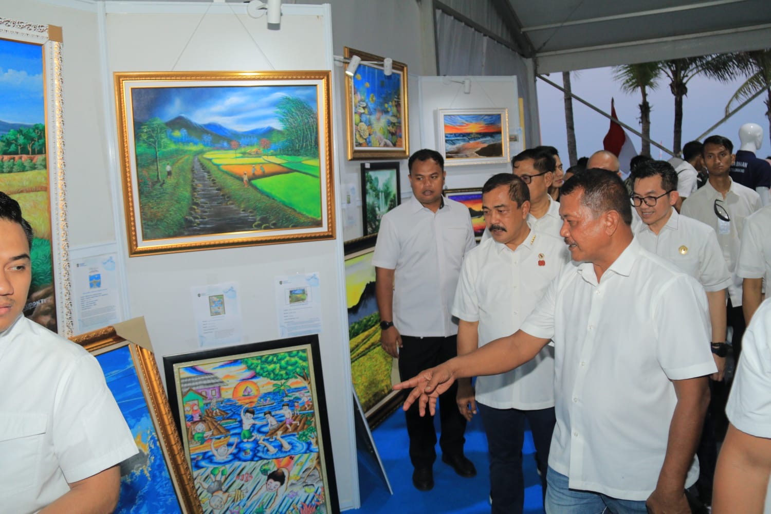 ee747d7b-ba5f-415e-a6f9-18108f6a5263