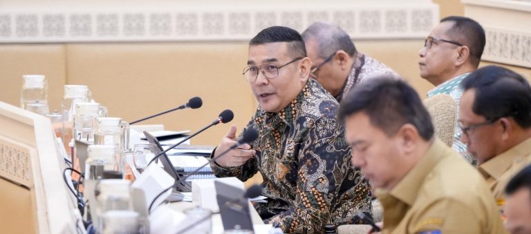 353c13e9-6bfd-4ede-a449-85e706fdb8ed