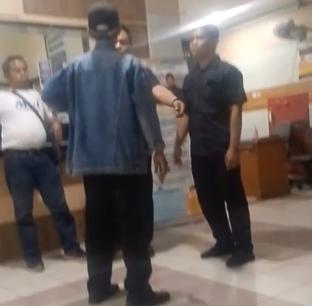 ea303706-f964-4efa-b2ac-164abb664b93