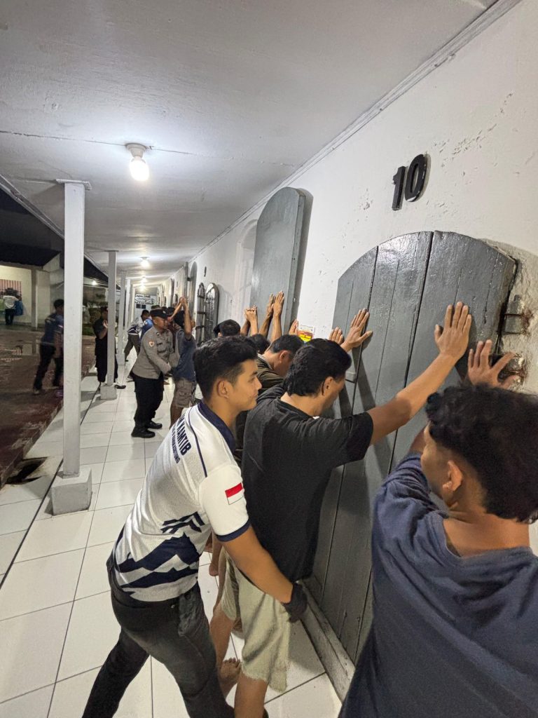 335c9934-3671-418f-a3c5-56028907a6f3