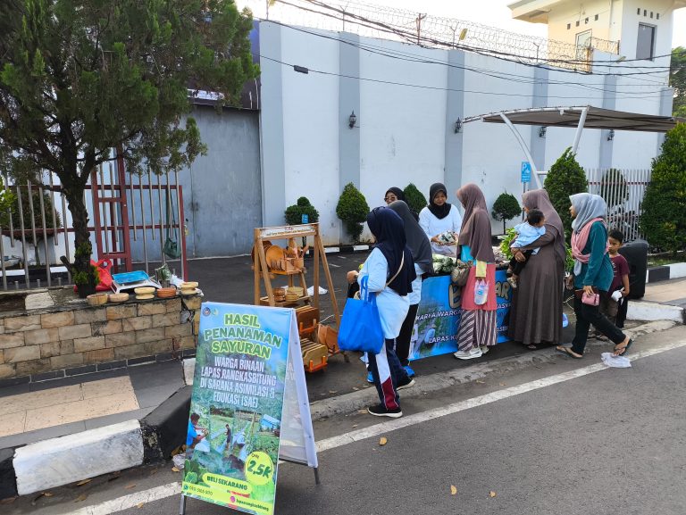 fb1e521c-386b-44aa-98ef-7fecc2ac6dbd