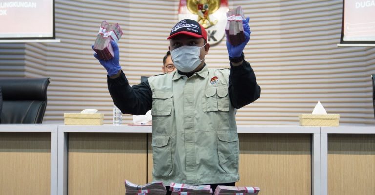 KPK-Tangkap-Tangan-Tersangka-Penerimaan-Hadiah-atau-Janji-Pengurusan-Sengketa-Lahan-di-PN-Depok-image_large