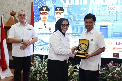 Pengukuhan Kadin Kota Cirebon Wali Kota Tekankan Kolaborasi Jadi Kunci Pertumbuhan Ekonomi