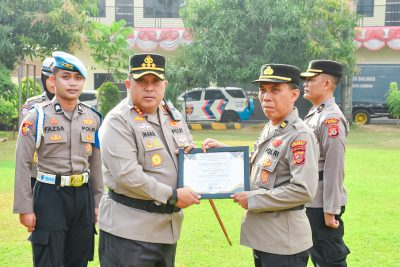 Polresta Cirebon Gelar Apel Jam Pimpinan Sekaligus Penyerahan Penghargaan Pelayanan Prima Dan IKPA 20269