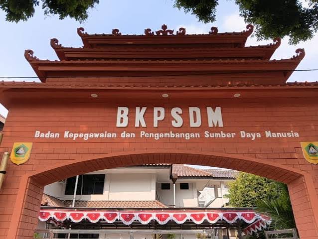 Tindaklanjuti Dugaan Pemotongan Upah Pungut, Rombongan Penyidik KPK Terpantau Geledah BAPPENDA dan BKPSDM Kabupaten Bogor