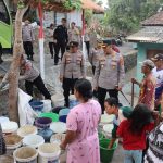 Polres Kuningan Salurkan Bantuan Air Bersih ke Dua Desa yang Dilanda Krisis Air
