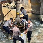 Antisipasi Musim Penghujan Polres Kuningan Gelar Bakti Sosial Bersih-Bersih Pasar Baru Dan Sungai Citamba