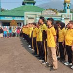 Wujudkan Lingkungan Asri Dan Sehat Wakapolres Kuningan Pimpin Jumat Bersih Bersama Warga Di Masjid Desa Ragawacana